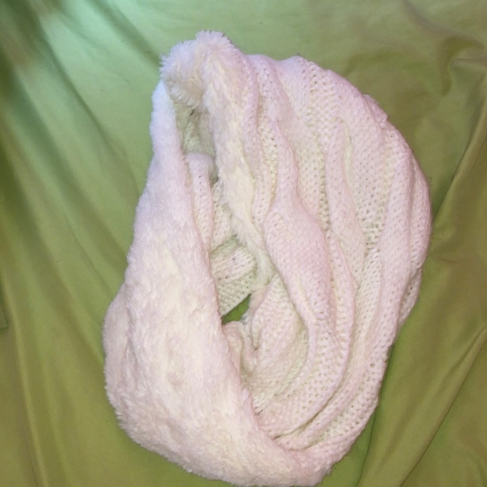 White faux fur scarf.